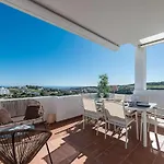 Valle Terrace With Golf And Mediterranean View 아파트 에스테포나